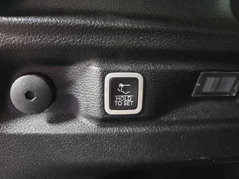 Used 2023 Jeep Grand Cherokee L Limited AWD/4WD image 15