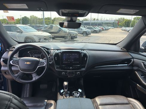 Certified 2023 Chevrolet Traverse LT w/ LT Premium Package AWD/4WD image 29