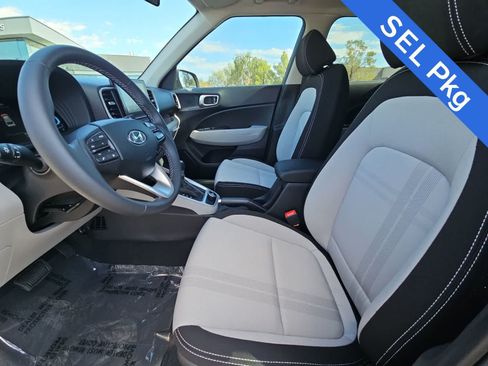 Used 2025 Hyundai Venue SEL FWD image 15