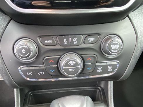 Used 2020 Jeep Cherokee Limited w/ Technology Group image 19