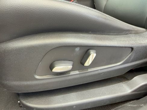 Used 2023 Cadillac XT6 Luxury FWD image 16