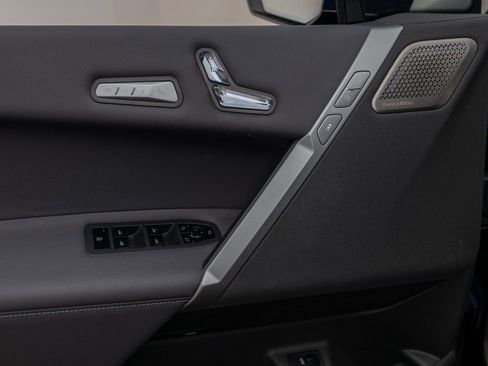 Used 2025 BMW iX M60 image 23