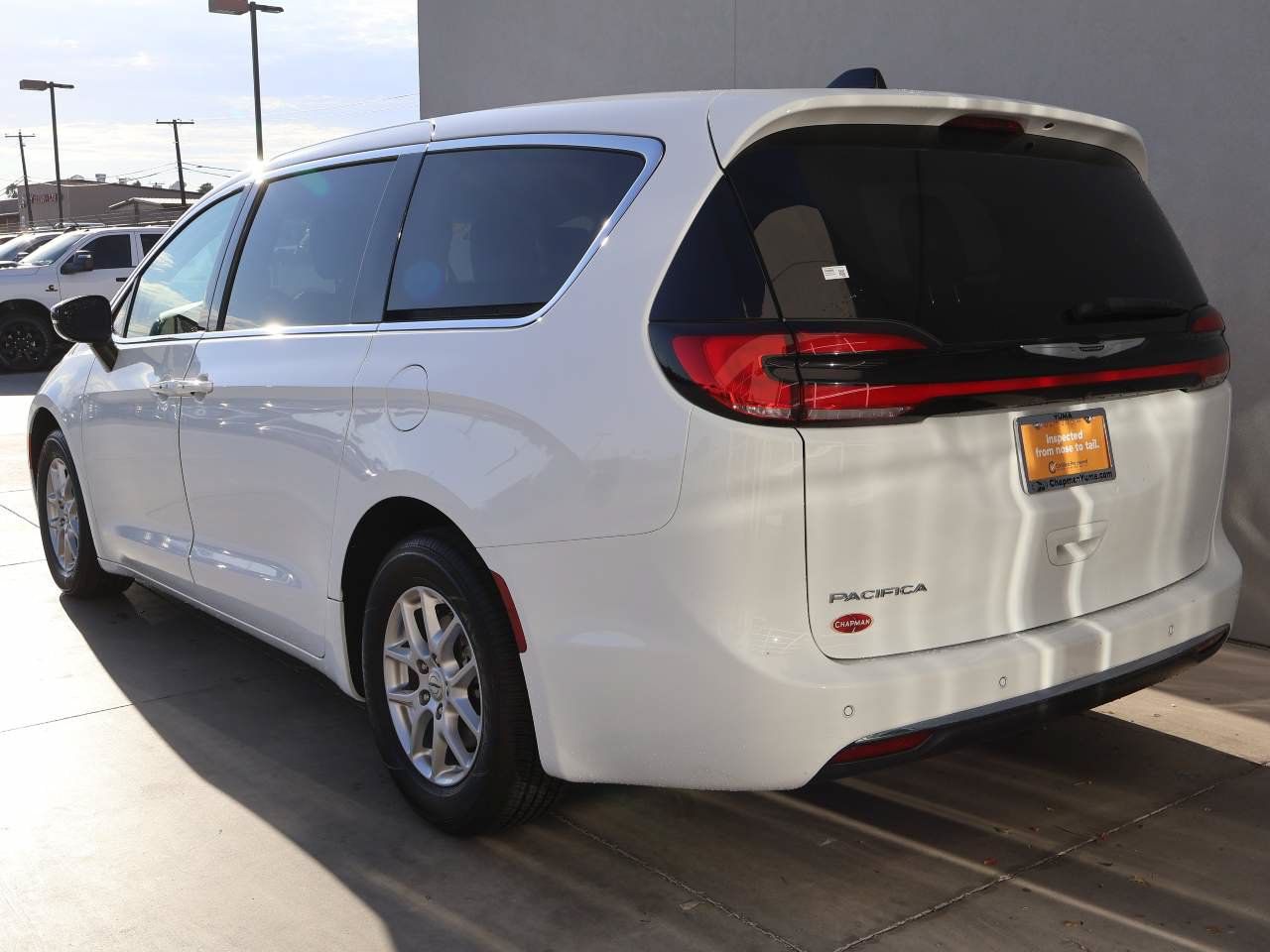 Used 2024 Chrysler Pacifica Touring-L FWD image 3