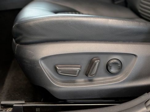 Used 2019 Toyota Camry SE image 16