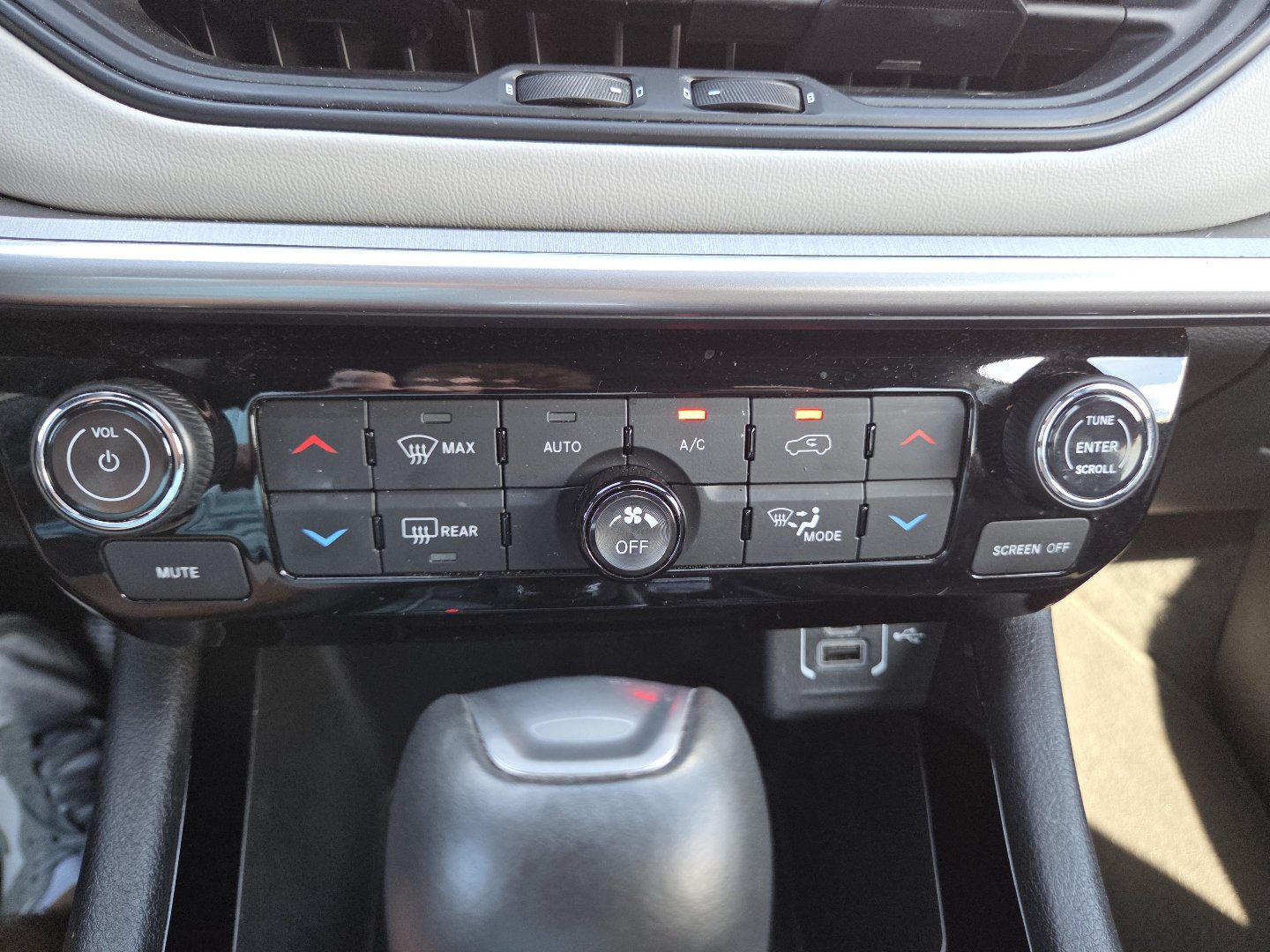 Used 2025 Jeep Compass Limited AWD/4WD image 28