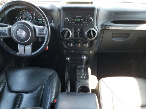 Used 2013 Jeep Wrangler Unlimited Sahara image 13