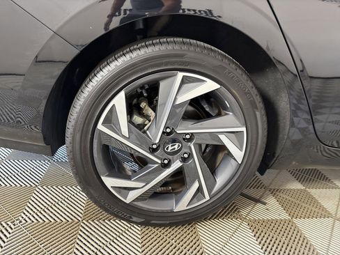 Used 2025 Hyundai Elantra Limited FWD image 30