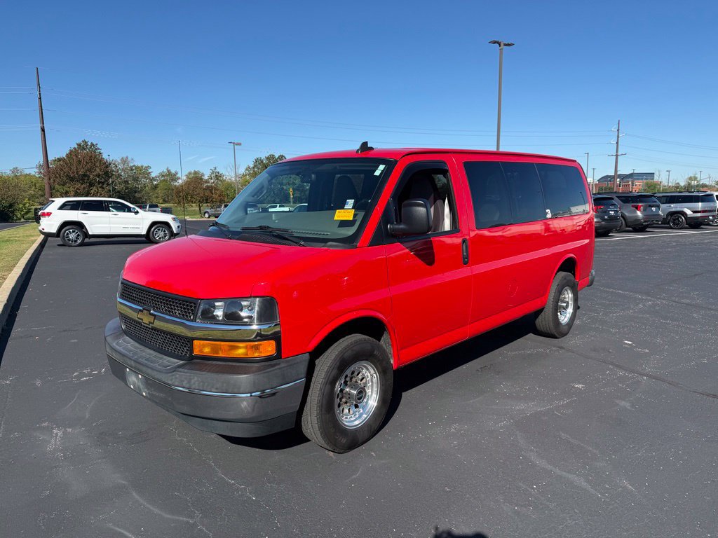 Used 2017 Chevrolet Express 2500 LT w/ LT Preferred Equipment Group RWD image 3