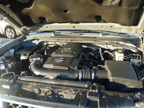 Used 2016 Nissan Frontier SV w/ SV Value Truck Package RWD image 8