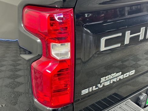 Used 2022 Chevrolet Silverado 1500 LT RWD image 33