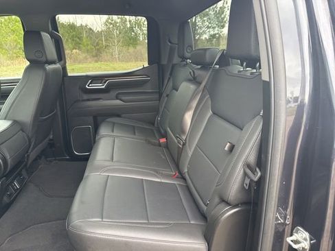 Used 2025 GMC Sierra 1500 SLT AWD/4WD image 14