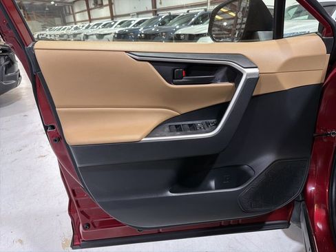 Used 2019 Toyota RAV4 LE image 23