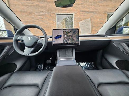 Used 2023 Tesla Model Y Long Range image 37