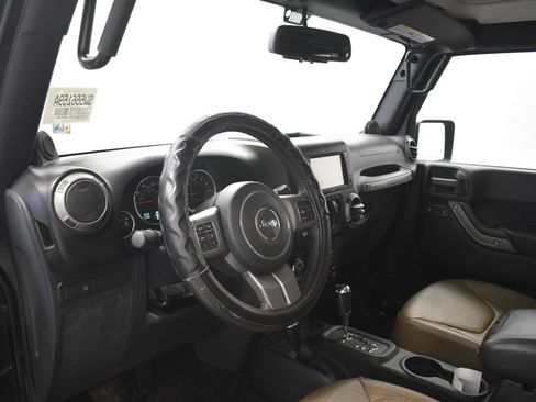 Used 2013 Jeep Wrangler Unlimited Sahara image 25