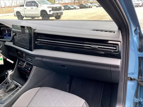 Used 2025 Volkswagen Jetta Sport image 13