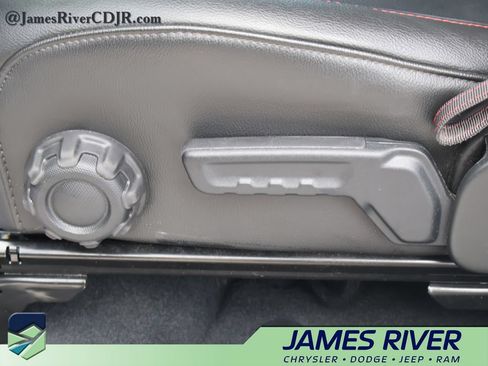 Used 2023 Jeep Wrangler Unlimited Rubicon w/ Cold Weather Group AWD/4WD image 23