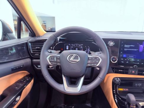 Used 2025 Lexus NX 250 FWD w/ Premium Package image 18