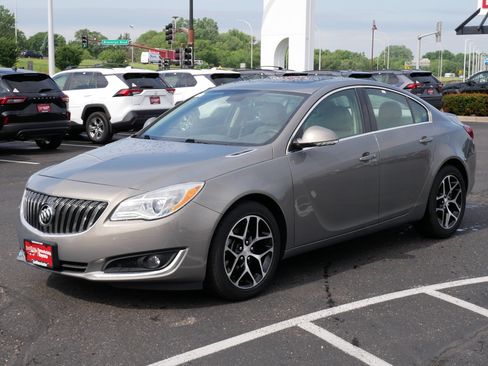Used 2017 Buick Regal Sport Touring FWD image 3