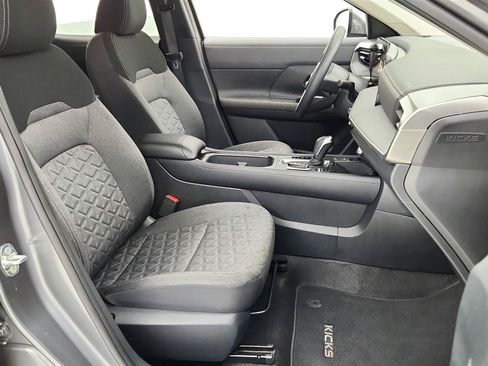 Used 2025 Nissan Kicks SV FWD image 19