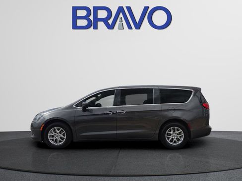 Used 2023 Chrysler Voyager LX FWD image 6