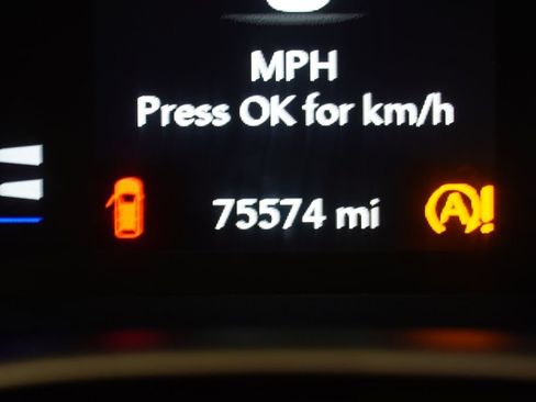 Used 2018 Chrysler Pacifica Touring-L w/ Premium Audio Group FWD image 8