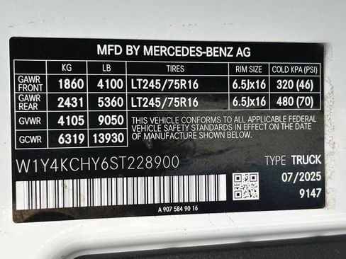 Used 2025 Mercedes-Benz Sprinter 2500 image 31
