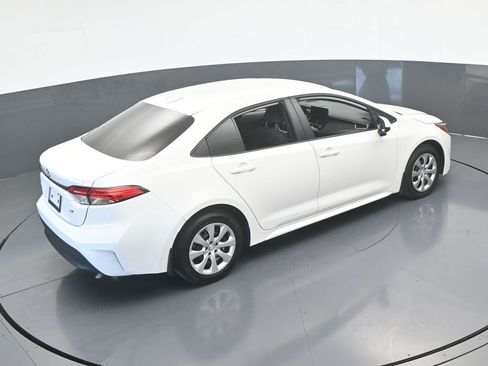 Used 2025 Toyota Corolla LE image 46