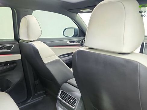 Used 2026 Volkswagen Atlas Cross Sport SEL Premium R-Line AWD/4WD image 30