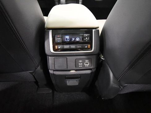 Used 2024 Subaru Ascent Limited w/ Technology Package AWD/4WD image 17