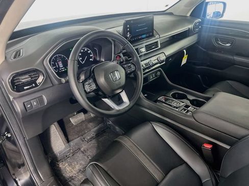 Used 2025 Honda Pilot EX-L image 11