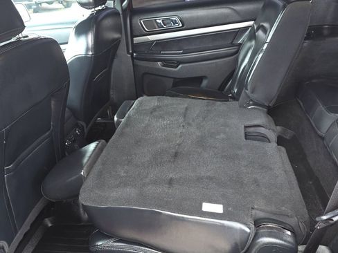 Used 2019 Ford Explorer XLT w/ Equipment Group 202A FWD image 16