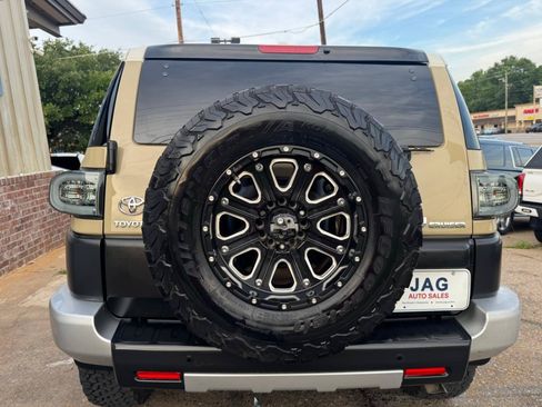 Used 2014 Toyota FJ Cruiser 2WD w/ Upgrade Package image 9