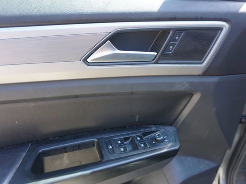 Used 2018 Volkswagen Atlas SE image 3