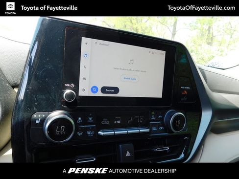 Used 2024 Toyota Highlander XLE image 10