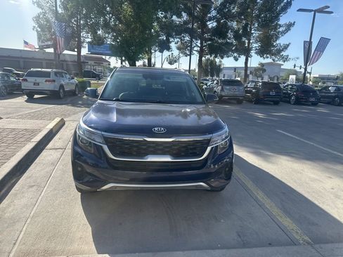 Used 2021 Kia Seltos EX AWD/4WD image 2
