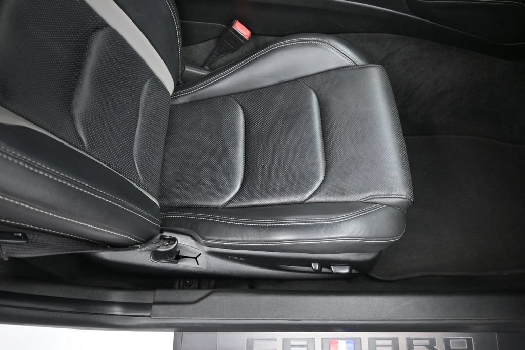 Used 2020 Chevrolet Camaro SS RWD image 25