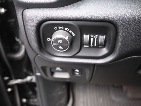 Used 2019 RAM 1500 Big Horn AWD/4WD image 16