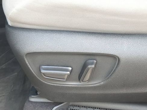 Used 2025 Toyota Sienna LE FWD image 23
