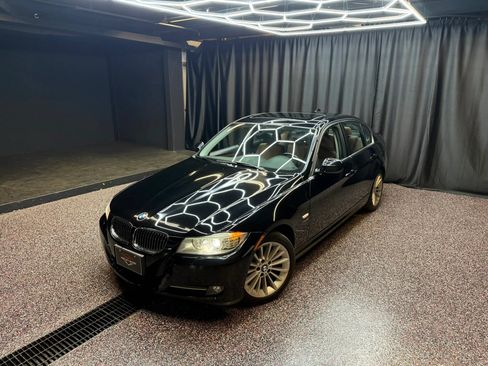 Used 2011 BMW 335i xDrive Sedan AWD/4WD image 2
