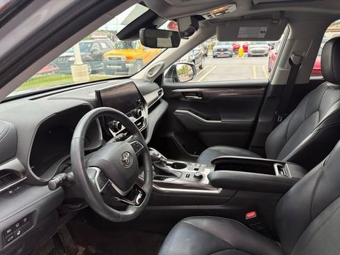 Used 2023 Toyota Highlander Limited AWD/4WD image 5