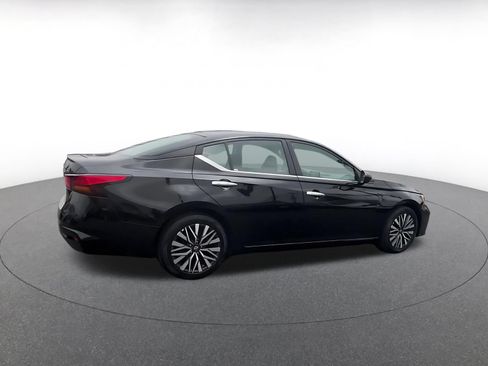 Used 2025 Nissan Altima 2.5 SV FWD image 16