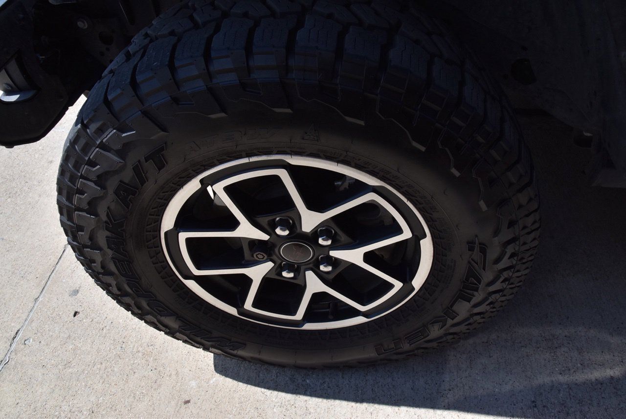 Used 2025 Jeep Gladiator Rubicon AWD/4WD image 11