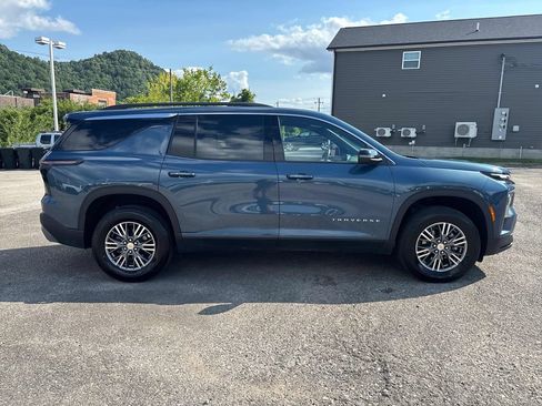 Used 2026 Chevrolet Traverse LT AWD/4WD image 6