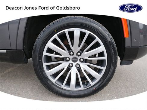 Used 2022 Jeep Grand Wagoneer Series III image 10