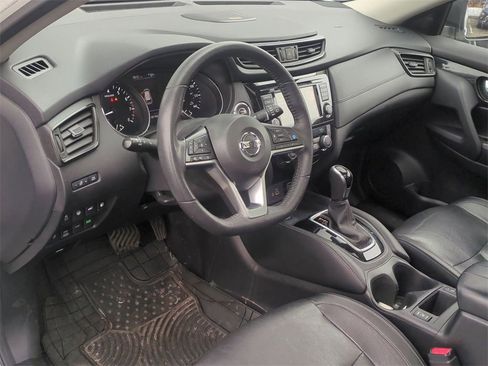 Used 2019 Nissan Rogue SL w/ Premium Package image 12