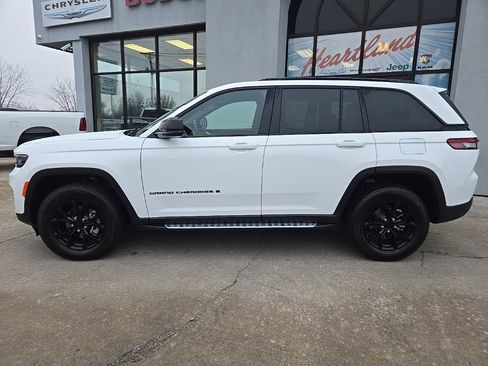 Used 2024 Jeep Grand Cherokee Altitude image 5