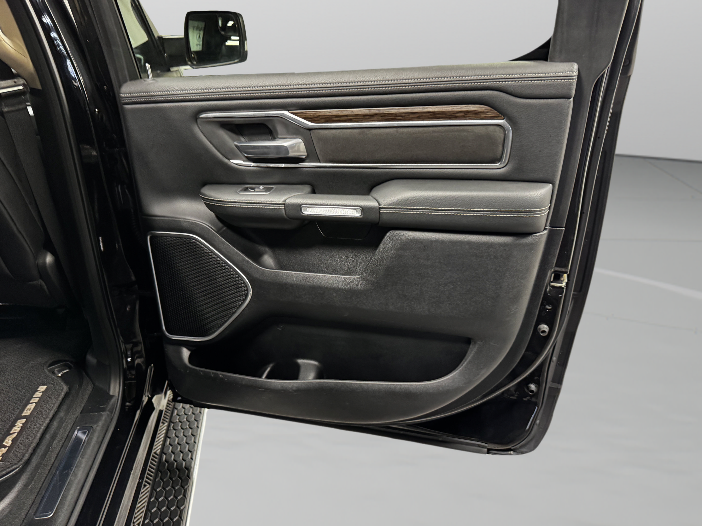 Used 2019 RAM 1500 Laramie w/ Bed Utility Group AWD/4WD image 17