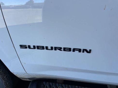 Used 2023 Chevrolet Suburban Z71 w/ Luxury Package AWD/4WD image 10