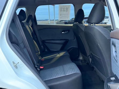 Used 2023 Nissan Rogue SV image 18