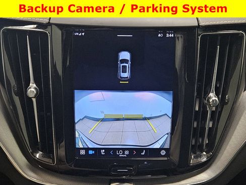 Used 2022 Volvo XC60 B5 R-Design w/ Advanced Package image 20